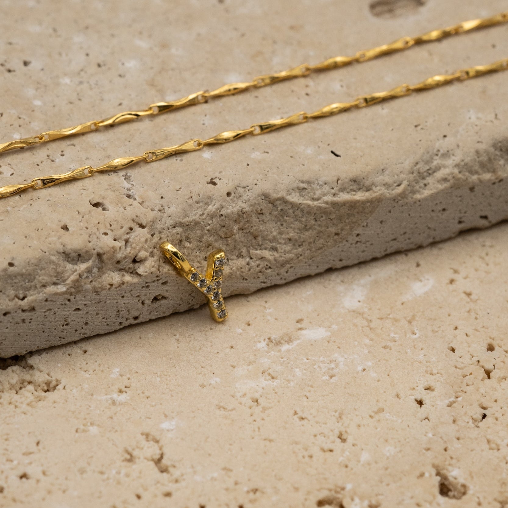 Cirra Halskette mit Buchstabenanhänger