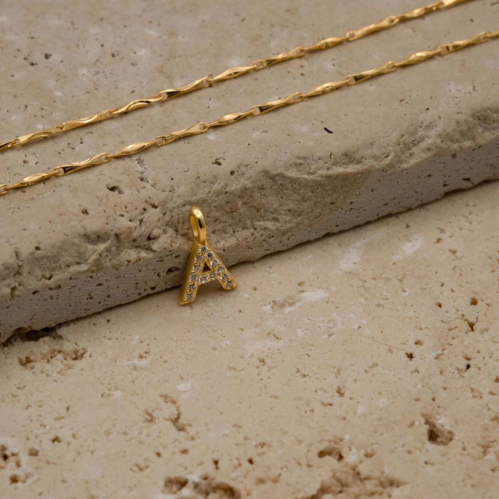 Cirra Halskette mit Buchstabenanhänger