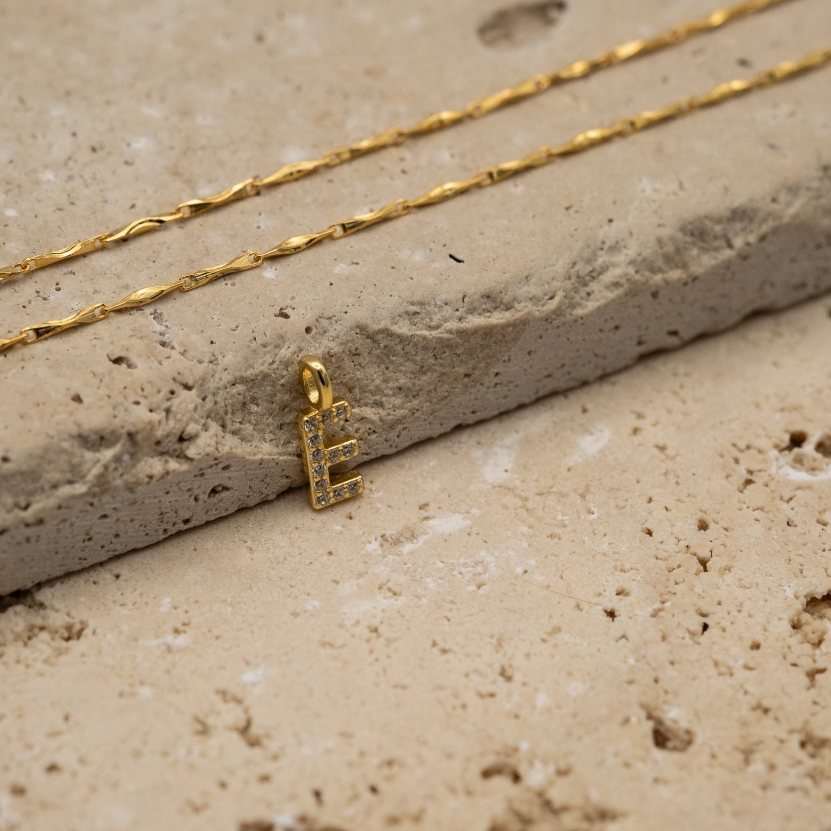 Cirra Halskette mit Buchstabenanhänger