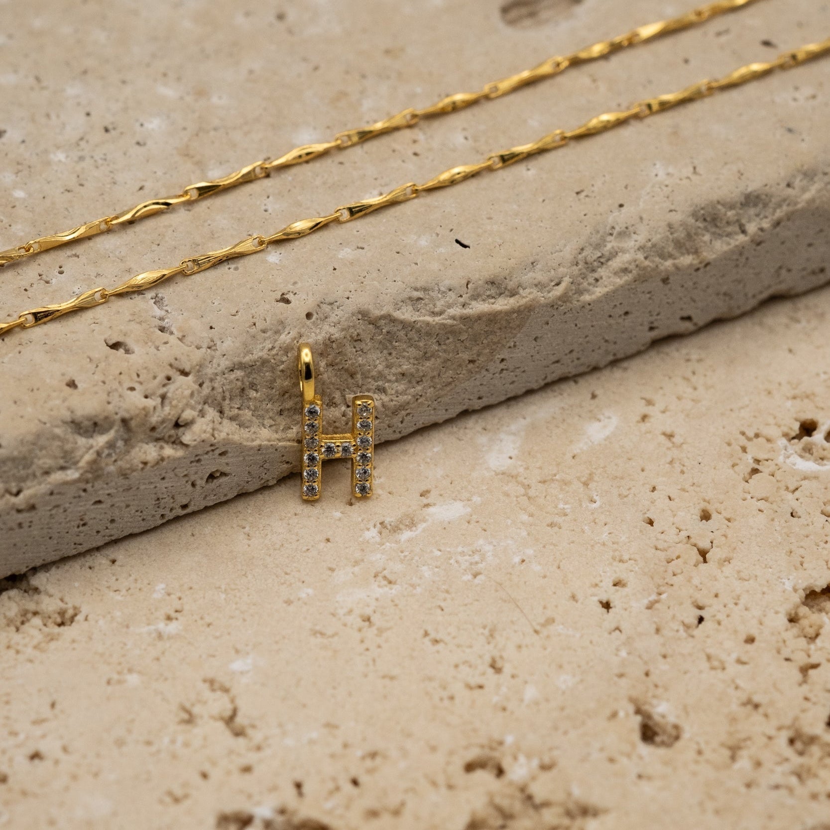 Cirra Halskette mit Buchstabenanhänger