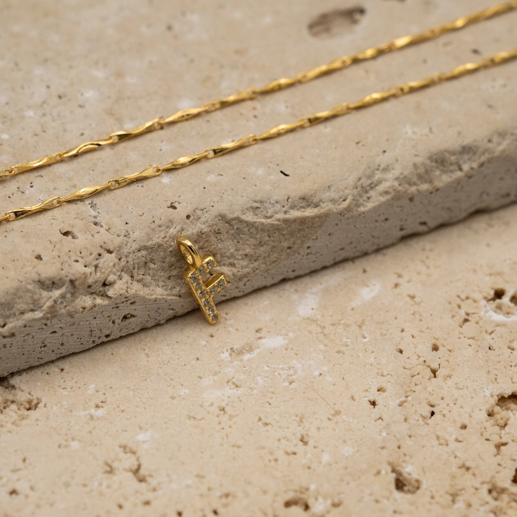 Cirra Halskette mit Buchstabenanhänger