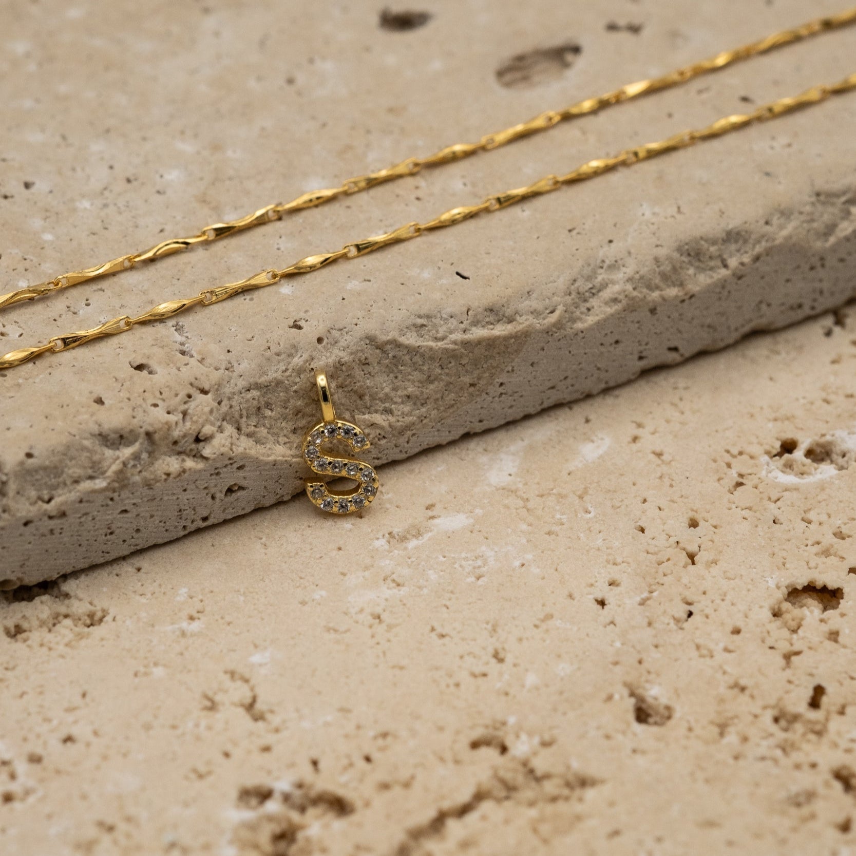 Cirra Halskette mit Buchstabenanhänger